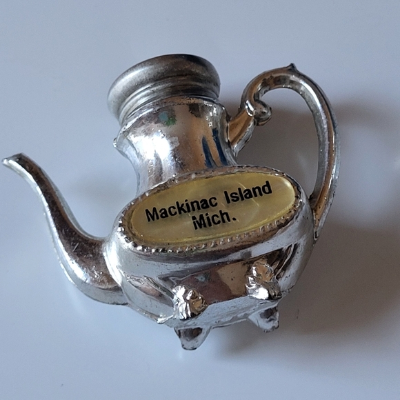 Vintage Cast Metal Mackinac Island Teapot Salt and Pepper Shakers w/ Underplate - Picture 13 of 16